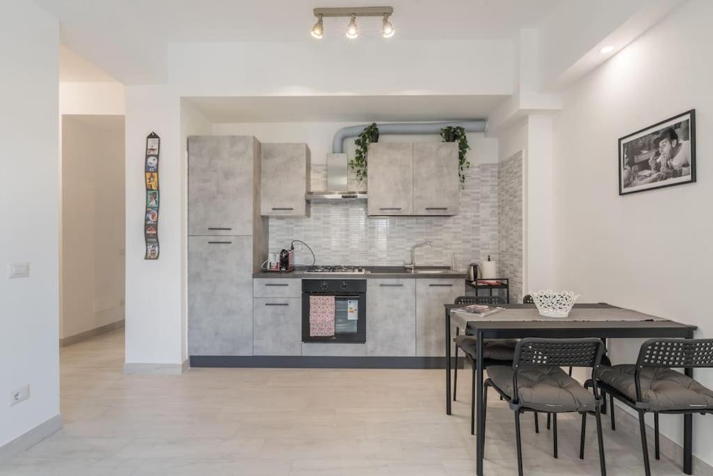 Appartamento Cinema House In Cinecitta Roma Esterno foto